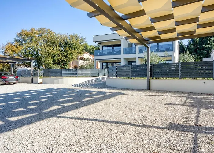 Adria 4 By Guide Apartament *