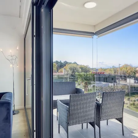 Adria 4 By Guide Porec