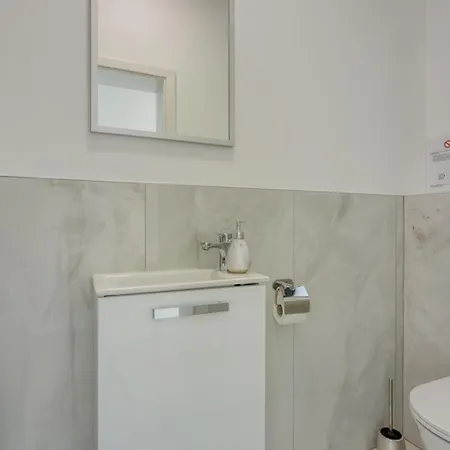 Adria 4 By Guide Apartman Porec