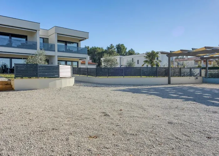 Adria 4 By Guide Porec