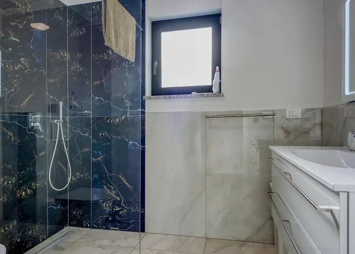 Adria 4 By Guide Apartment *