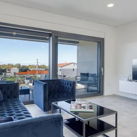 Adria 4 By Guide * ポレッチ