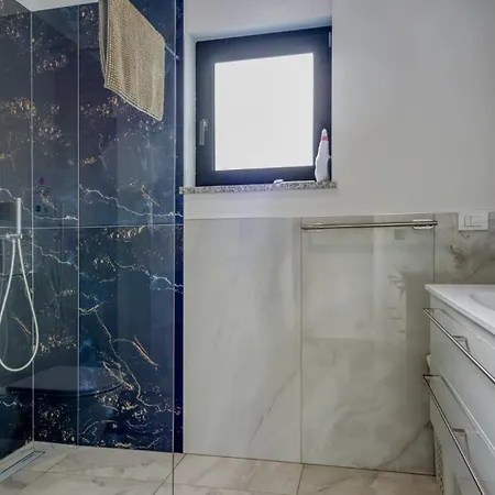 Adria 4 By Guide Apartment *