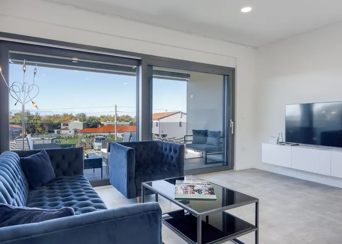 Adria 4 By Guide * ポレッチ